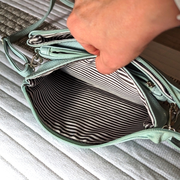 Crossbody Vegan Leather Mint Green - Picture 6 of 8